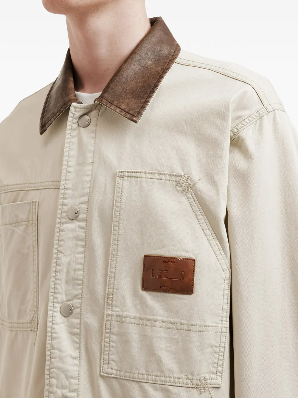 izzue Shirtjack met logopatch Beige