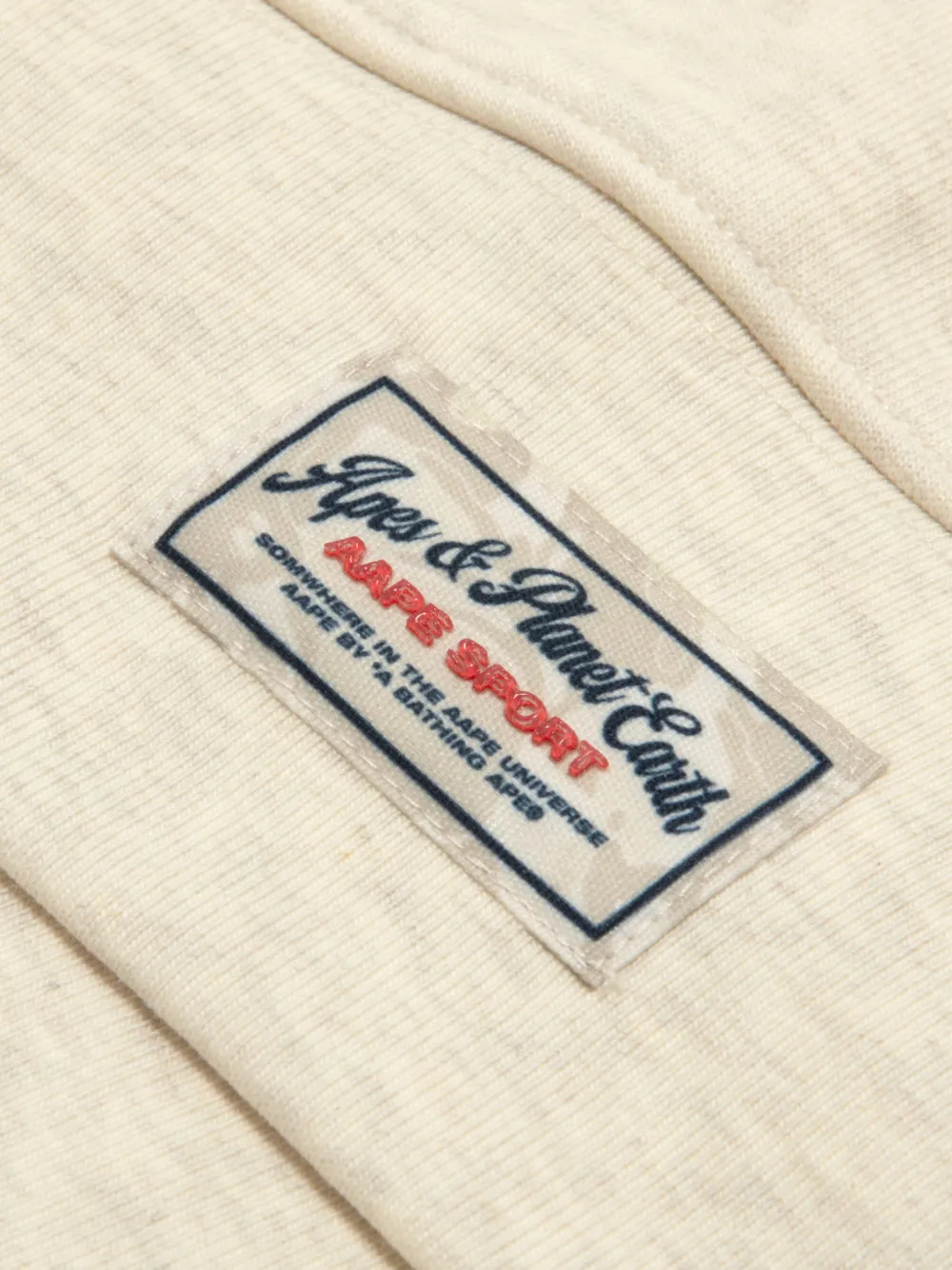 AAPE BY *A BATHING APE Vest met V-hals en applicatie Beige