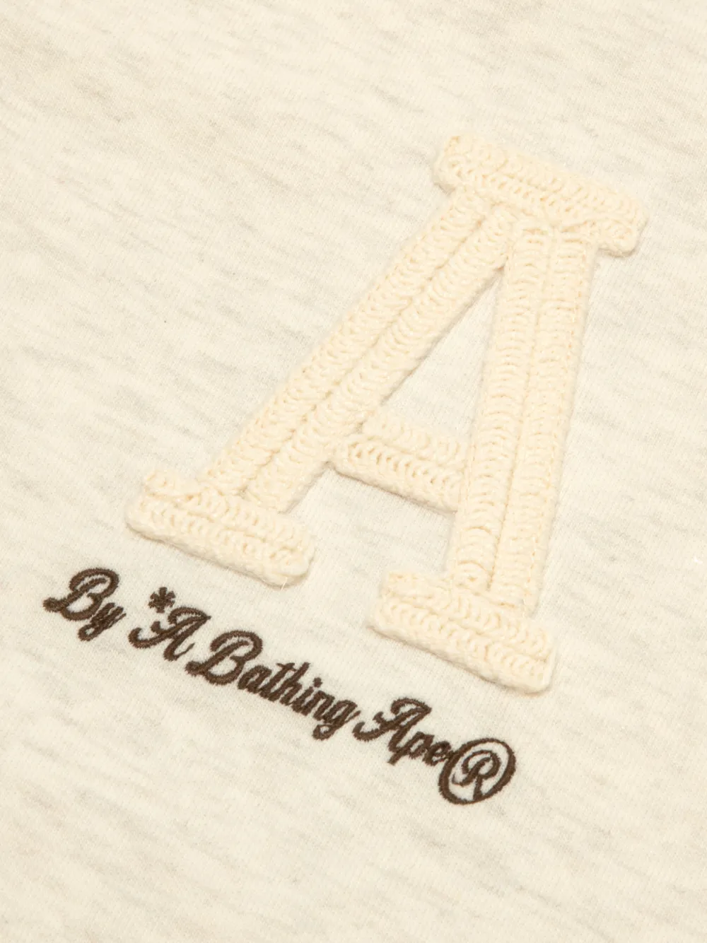 AAPE BY *A BATHING APE Vest met V-hals en applicatie Beige