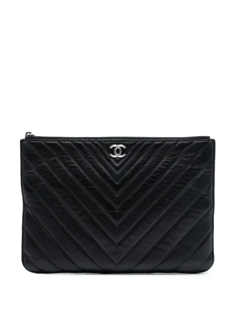 CHANEL Pre-Owned bolsa de mano de piel de becerro en chevron con logo CC 2018