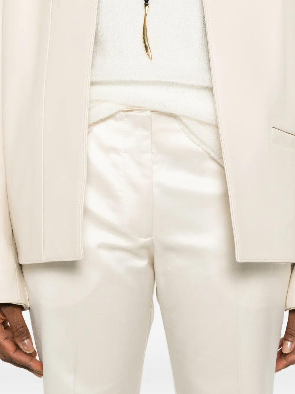 TOTEME Kick flare broek met gerafelde afwerking Beige
