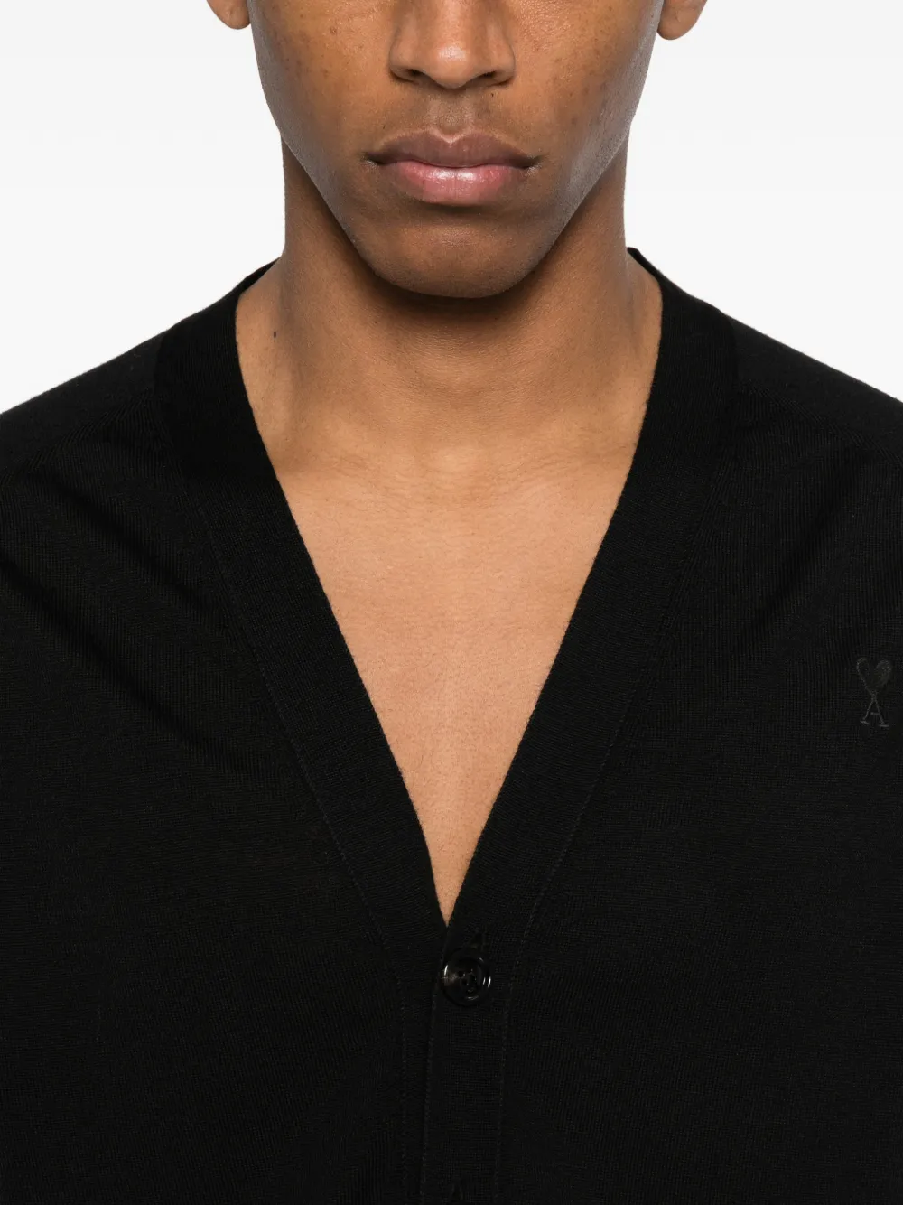 AMI Paris Vest met V-hals en knoop Zwart