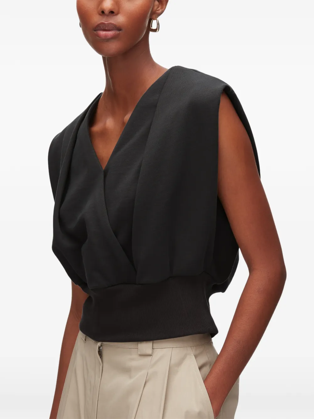 3.1 Phillip Lim Top met V-hals en schoudervullingen Zwart