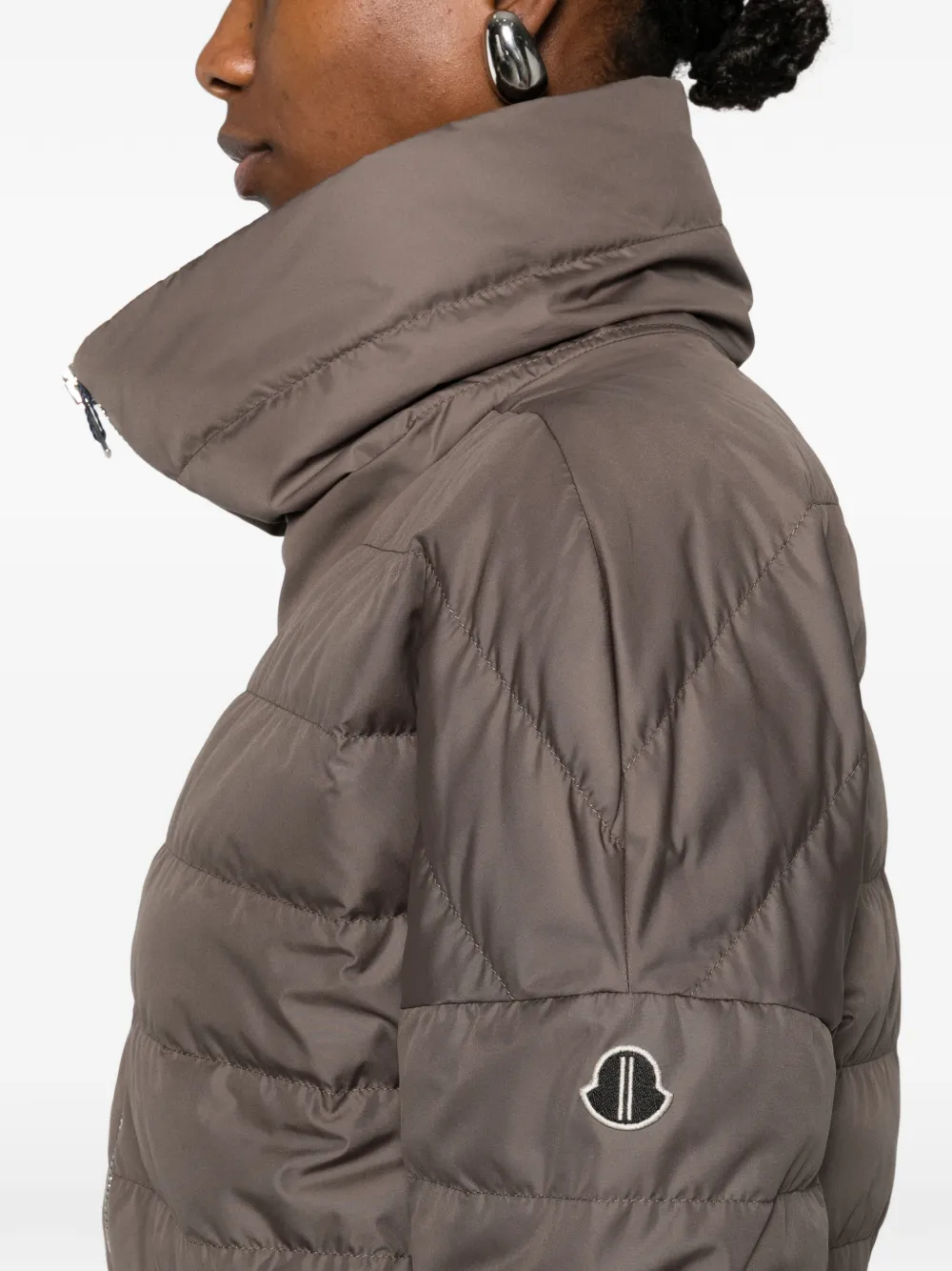 Moncler Cropped jack met trechterhals Bruin