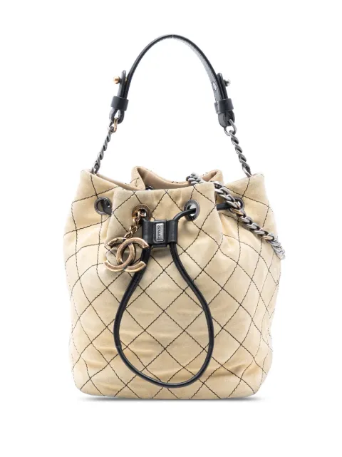 CHANEL Pre-Owned bolsa satchel Bucket de gamuza con logo CC y detalles de costuras 2016-2017