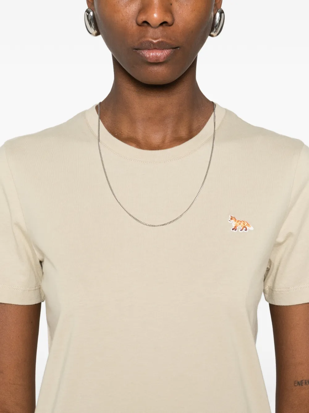 Maison Kitsuné T-shirt met patch Beige