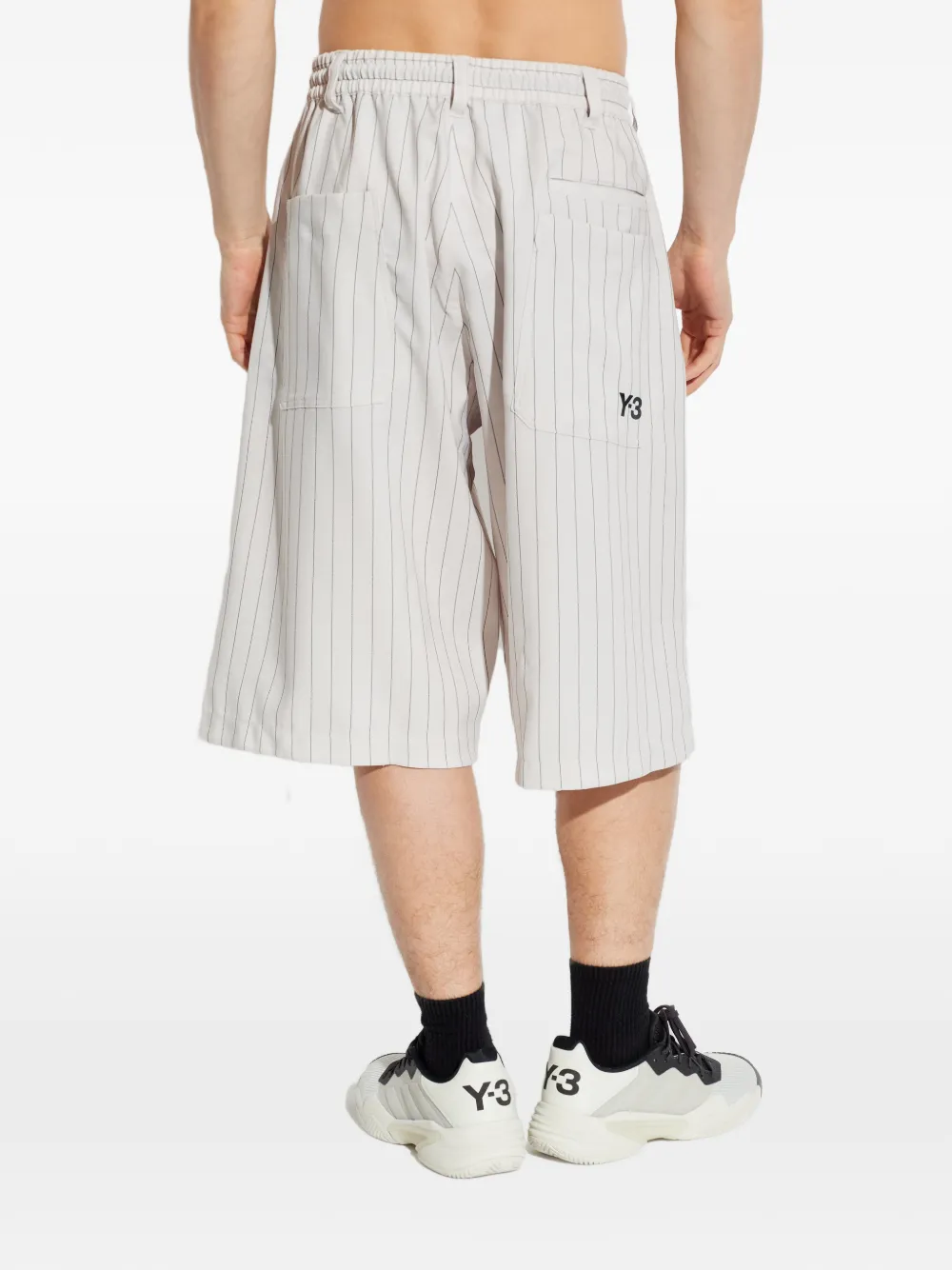 Y-3 Shorts met krijtstreep Beige