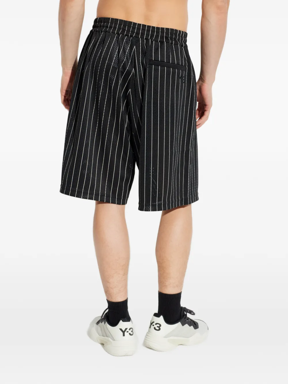Y-3 Gestreepte shorts Zwart
