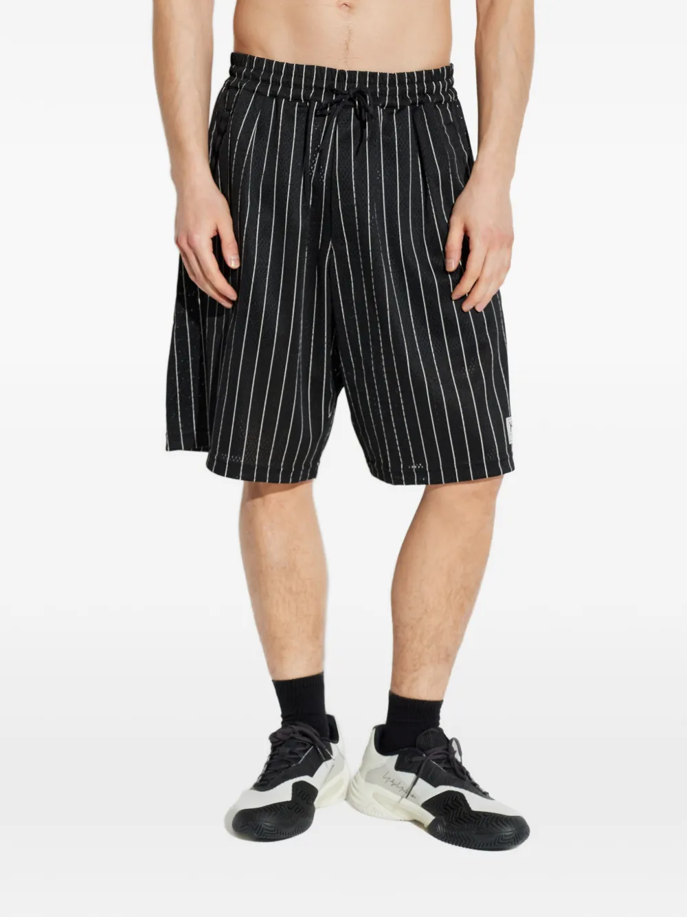 Y-3 Gestreepte shorts Zwart