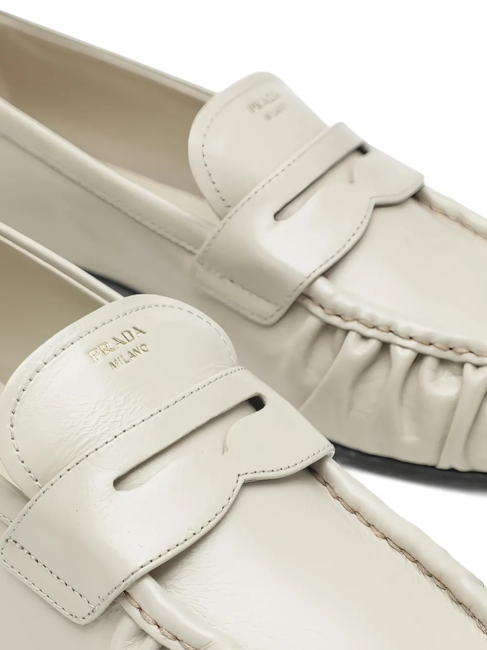 Prada Loafers met ruches Beige