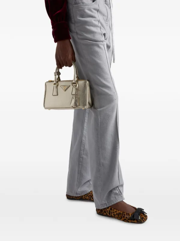 Prada レザーフラットシューズ | ブラウン | FARFETCH JP