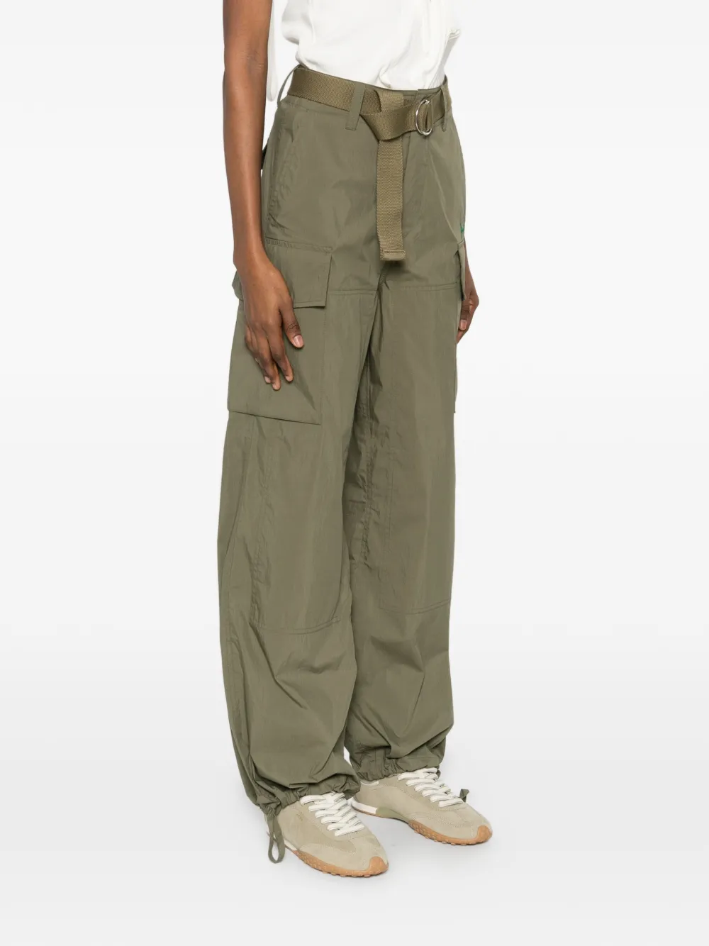belt-fastening trousers