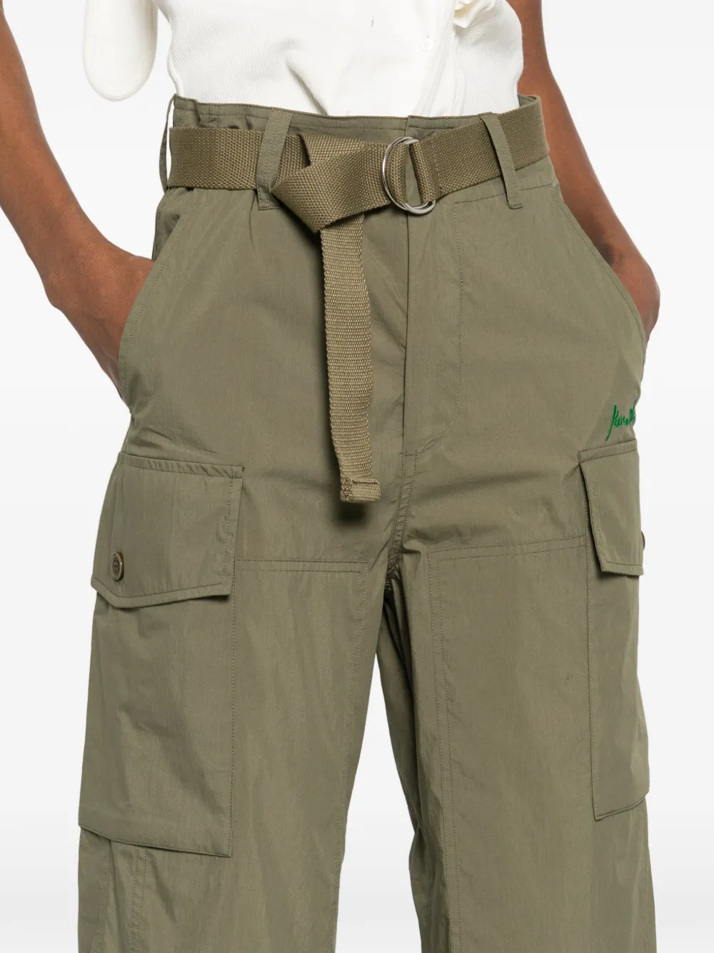 belt-fastening trousers