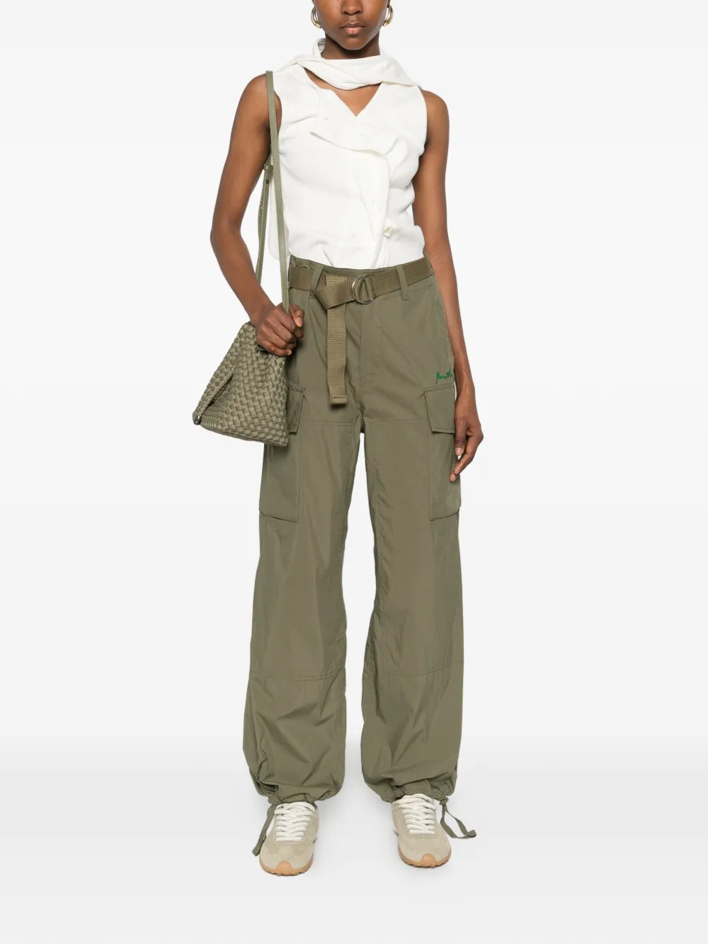 belt-fastening trousers