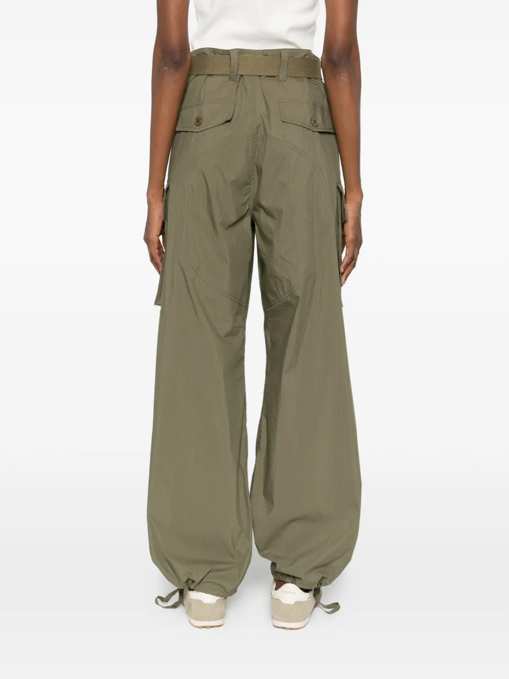 belt-fastening trousers
