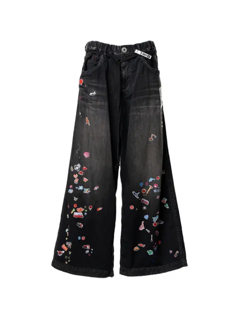Maison MIHARA YASUHIRO jeans anchos con sticker estampado