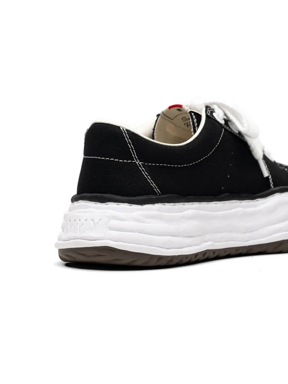 Maison MIHARA YASUHIRO lace-up round-toe sneakers Zwart