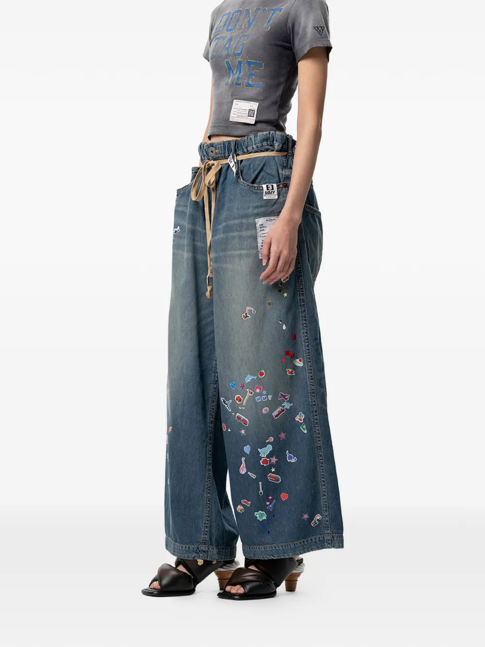  Maison Mihara Yasuhiro Vaqueros Anchos Con Pegatinas Estampadas - Azul 