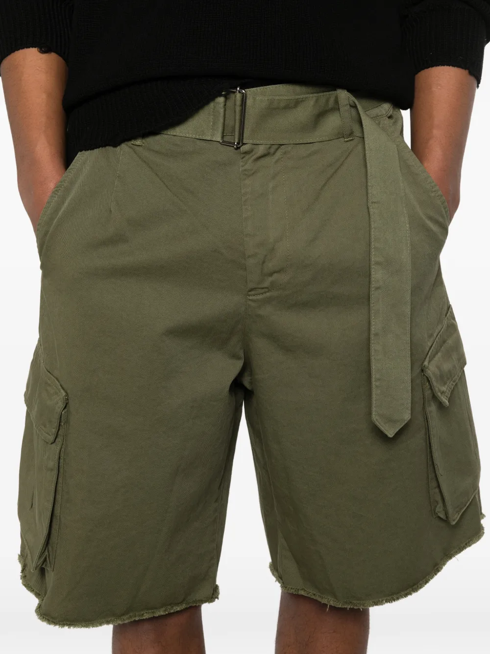 Laneus Cargo shorts met ceintuur en knoop Groen