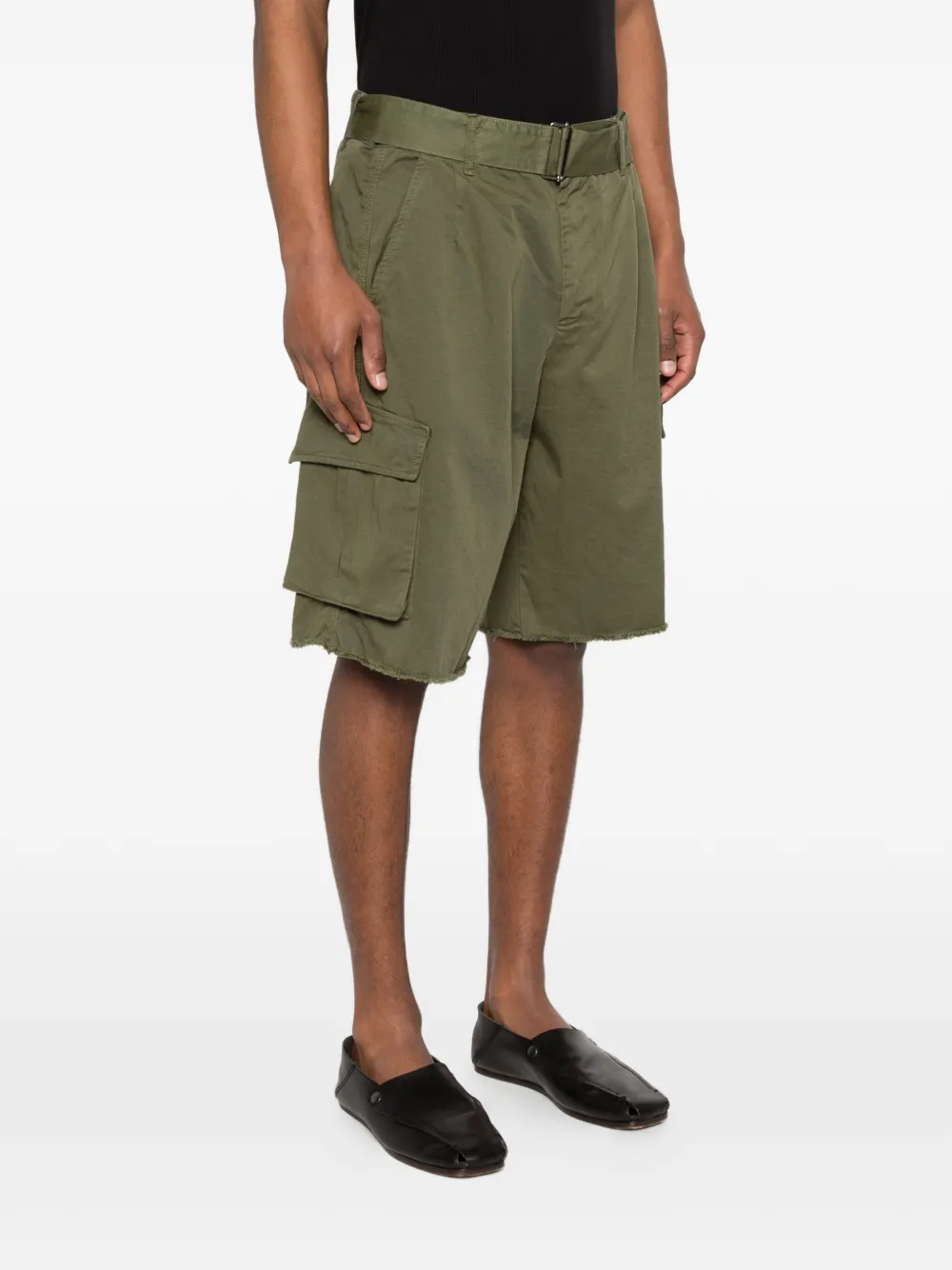 Laneus Cargo shorts met ceintuur en knoop Groen