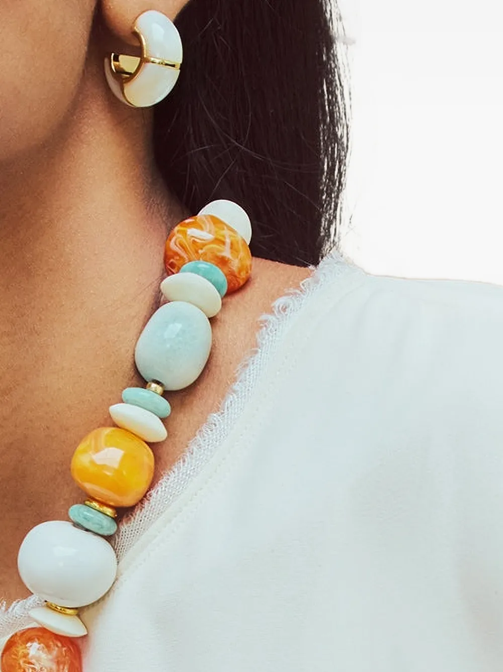 Lizzie Fortunato pearl hoop earrings - Toni neutri