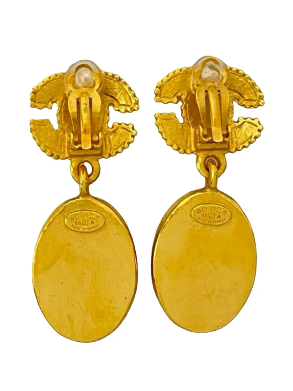  Chanel Pre-owned Boucles D'oreilles Fantaisie Pendantes Gripoix Ovales En Plaqué Or à Logo Cc Et Fermoir à Clip (1996) - Rouge 