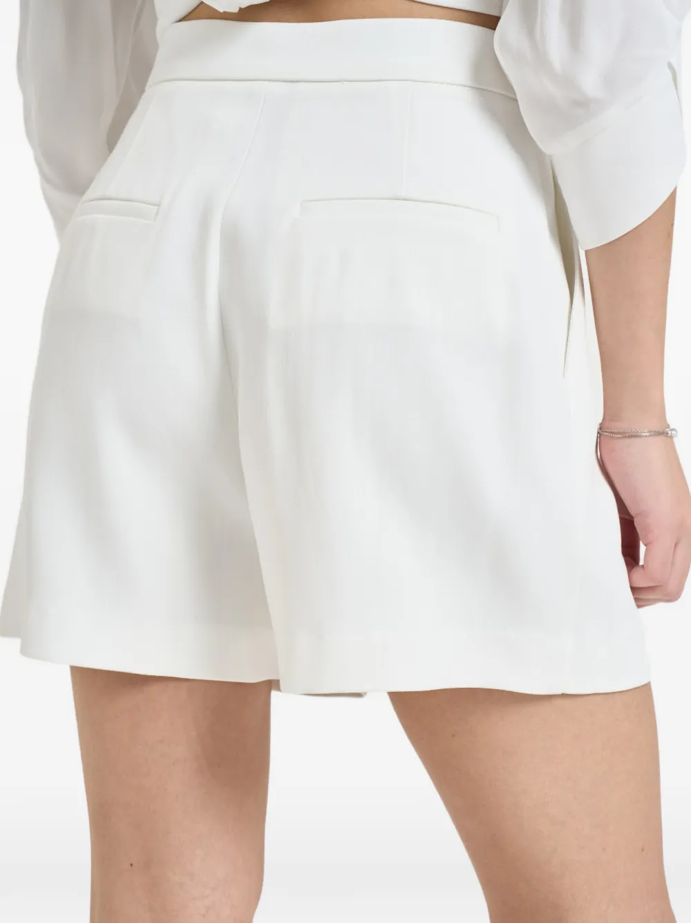 Elisabetta Franchi Shorts verfraaid met ketting Wit