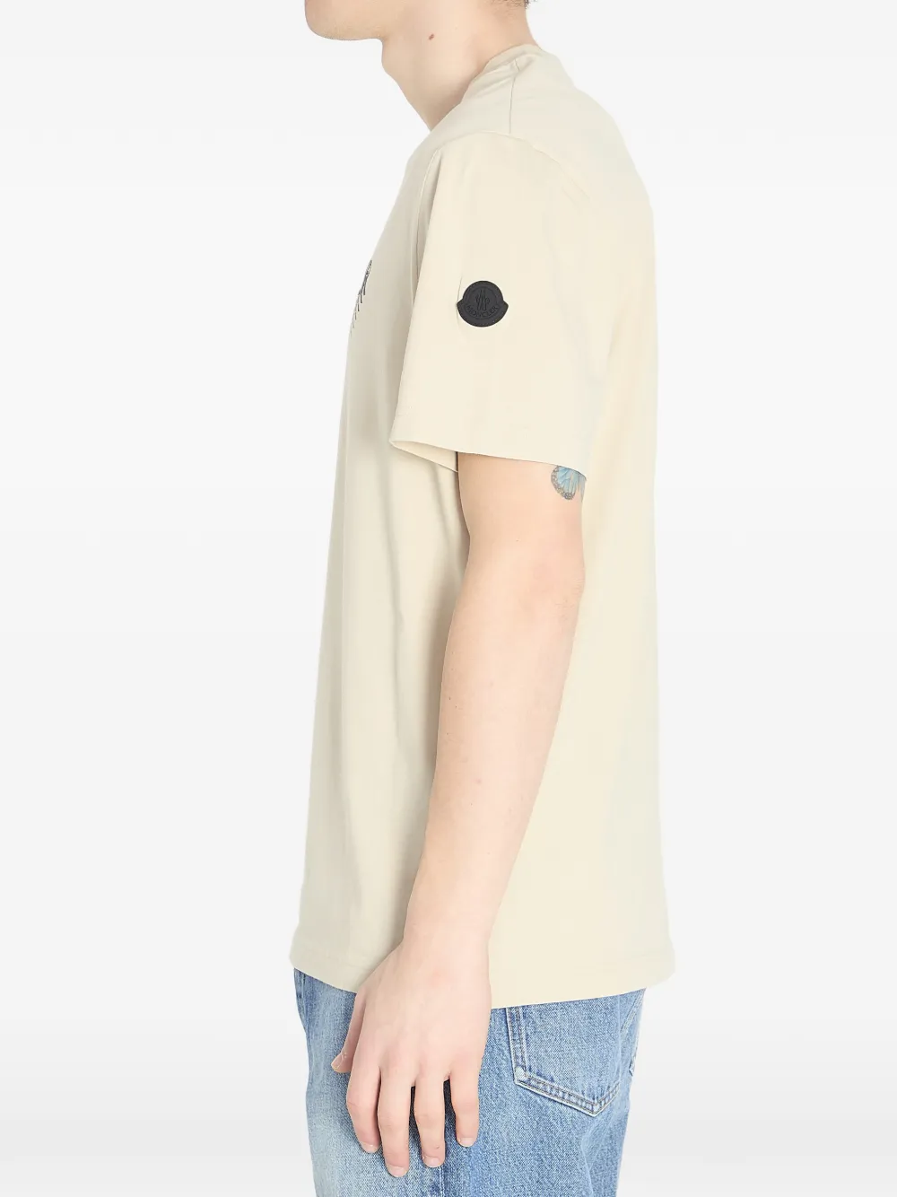 Moncler T-shirt met logodetail Beige
