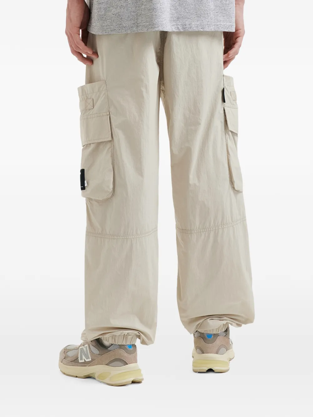 izzue Broek met cargo zak Beige