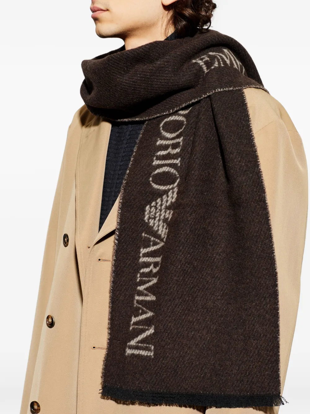 Emporio Armani Sjaal met logo Bruin