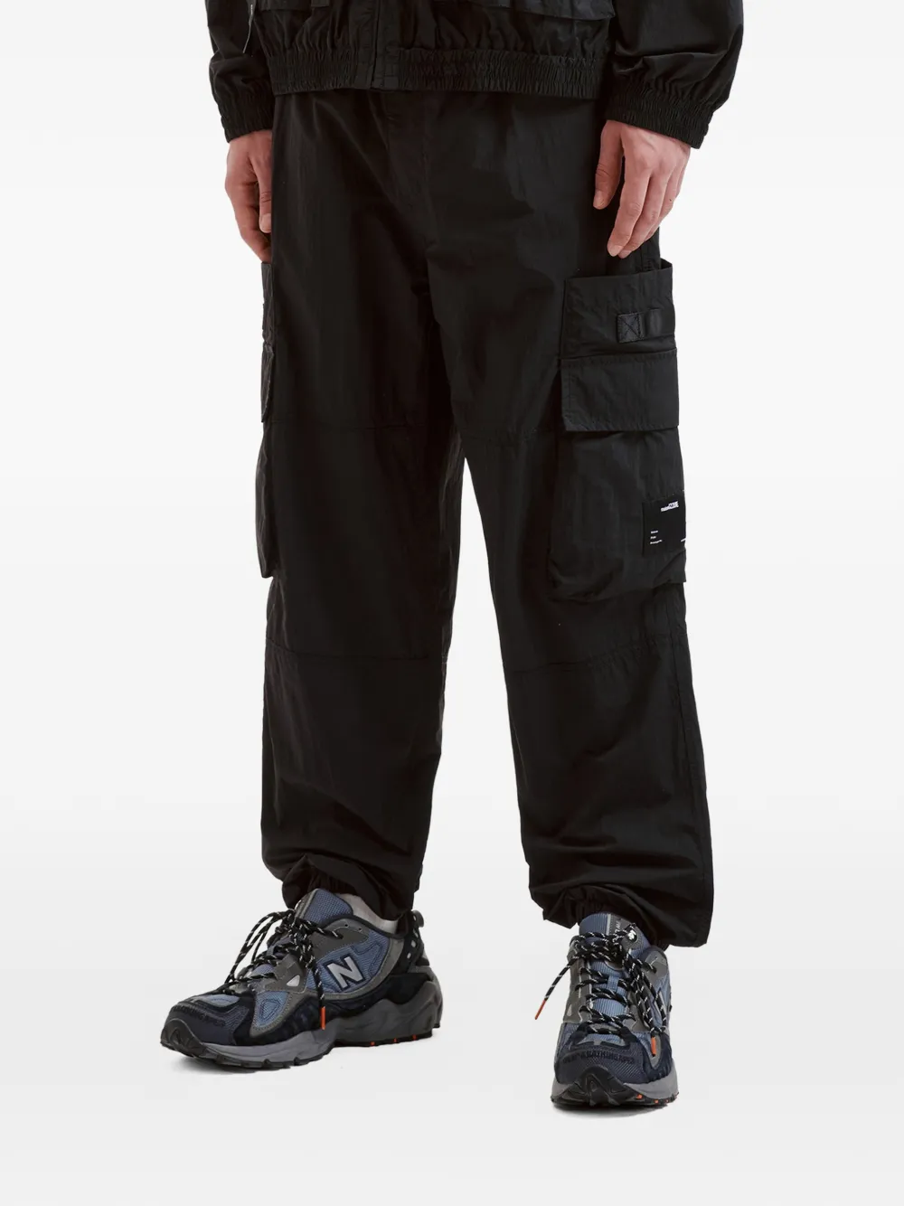 izzue Broek met cargo zak Zwart