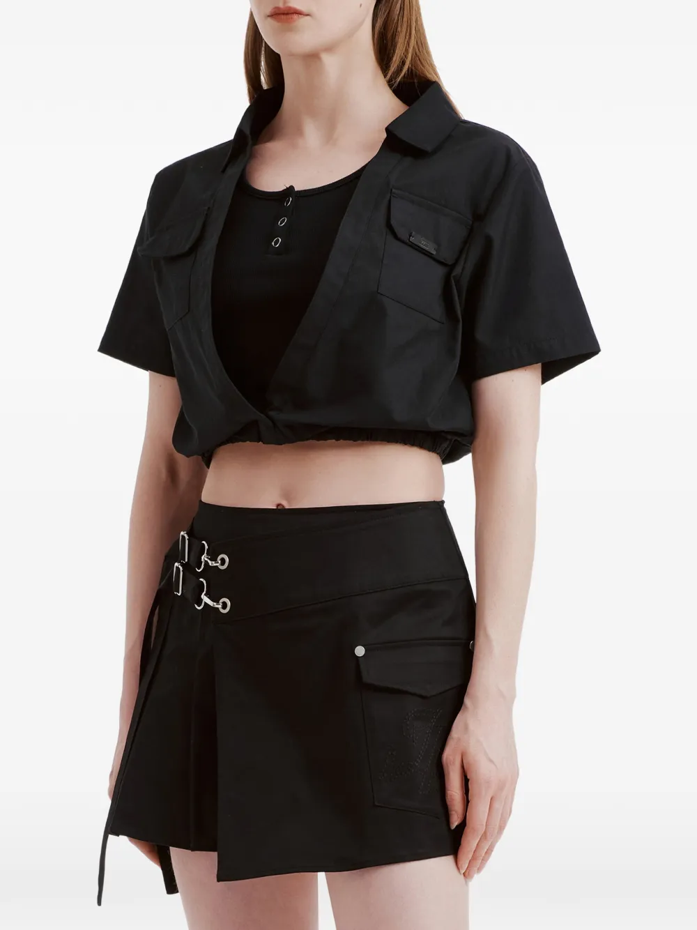 izzue Cropped shirt met opgestikte zak Zwart