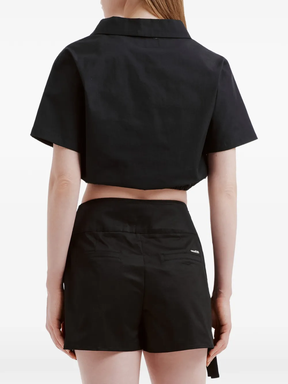 izzue Cropped shirt met opgestikte zak Zwart