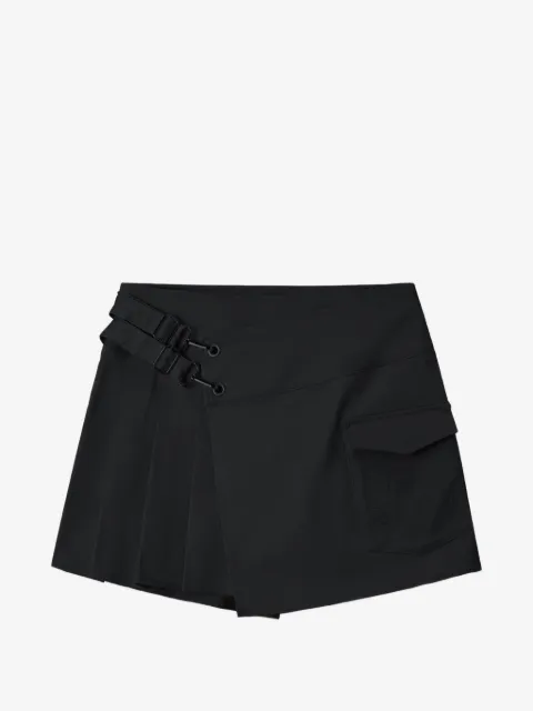 izzue shorts con detalle de hebilla