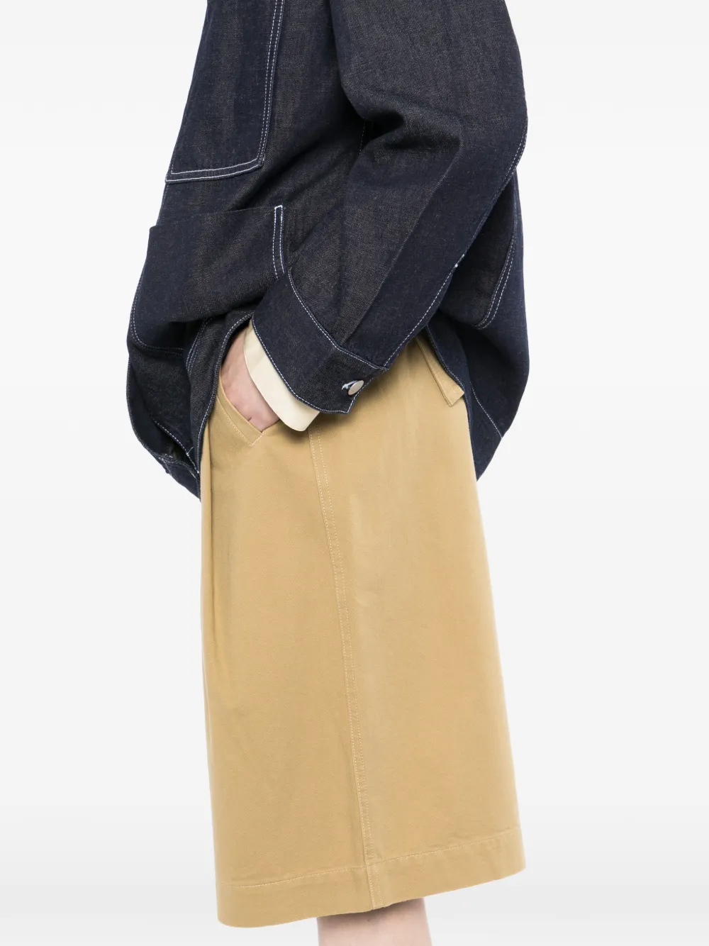 LESS Shorts met ceintuur Beige
