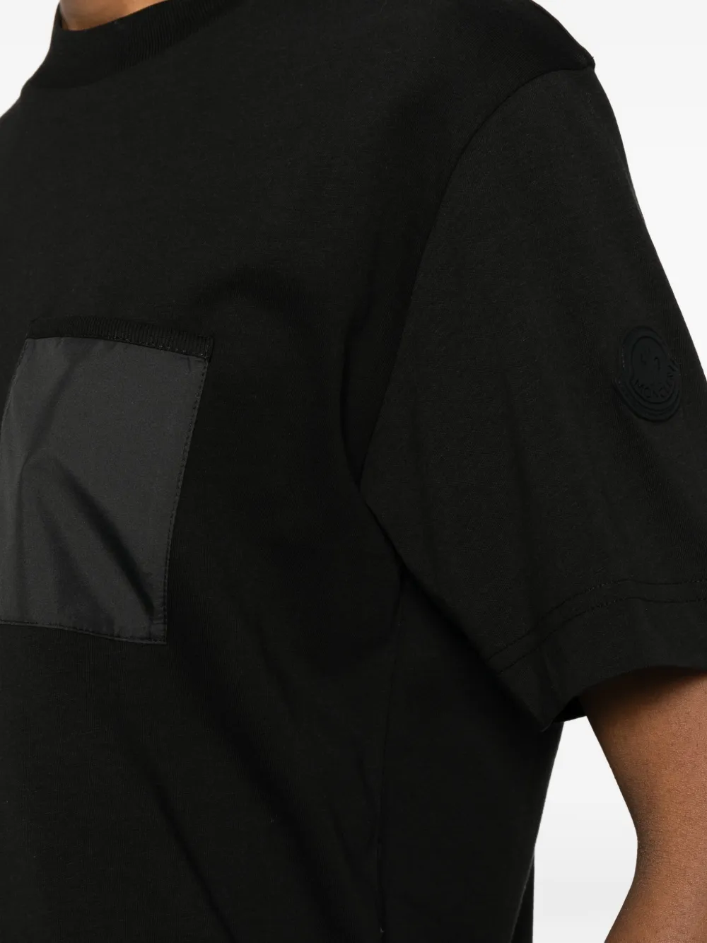 Moncler T-shirt met zak Zwart