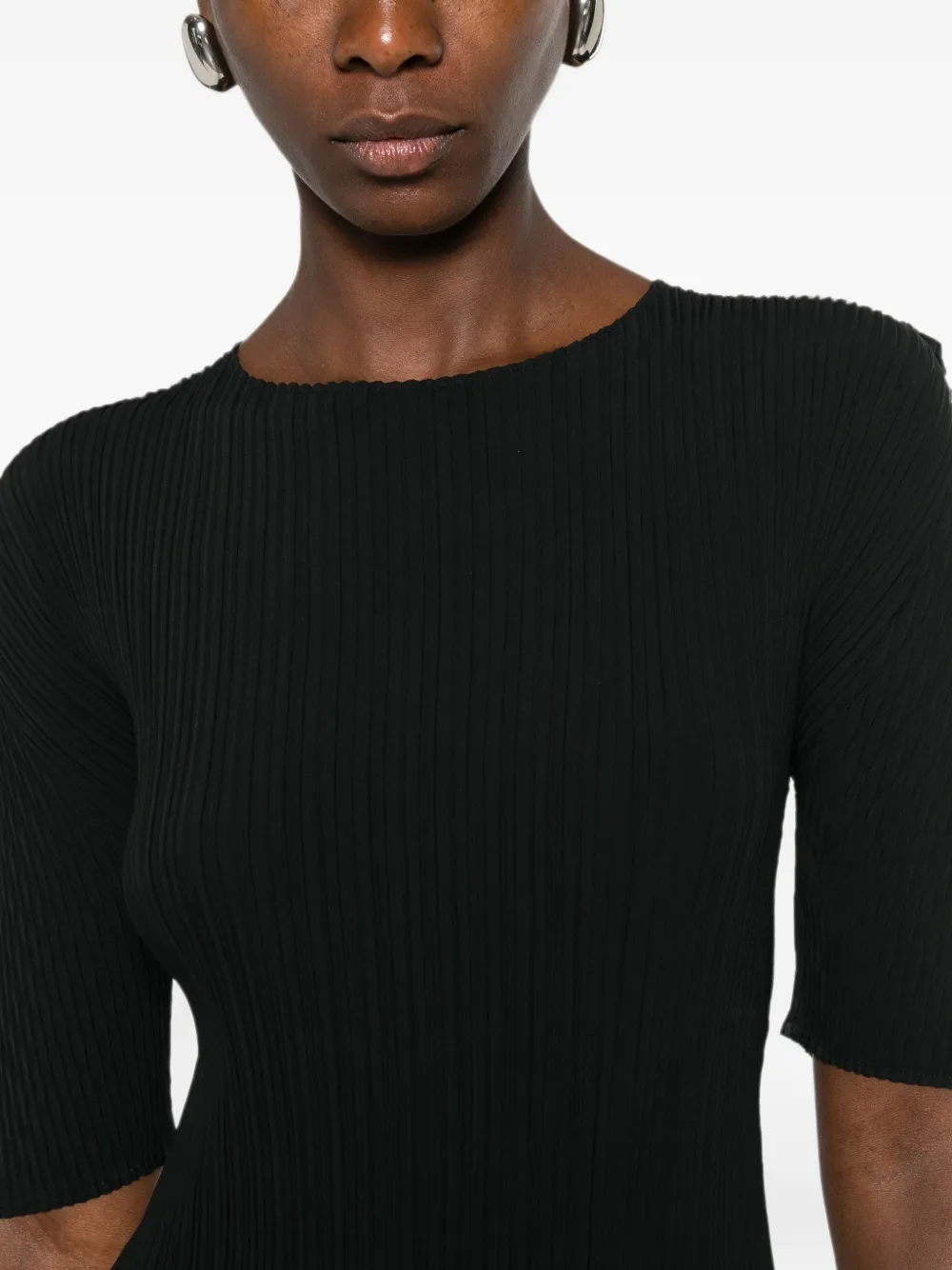 Issey Miyake Midi-jurk met box schouders en plooien Zwart
