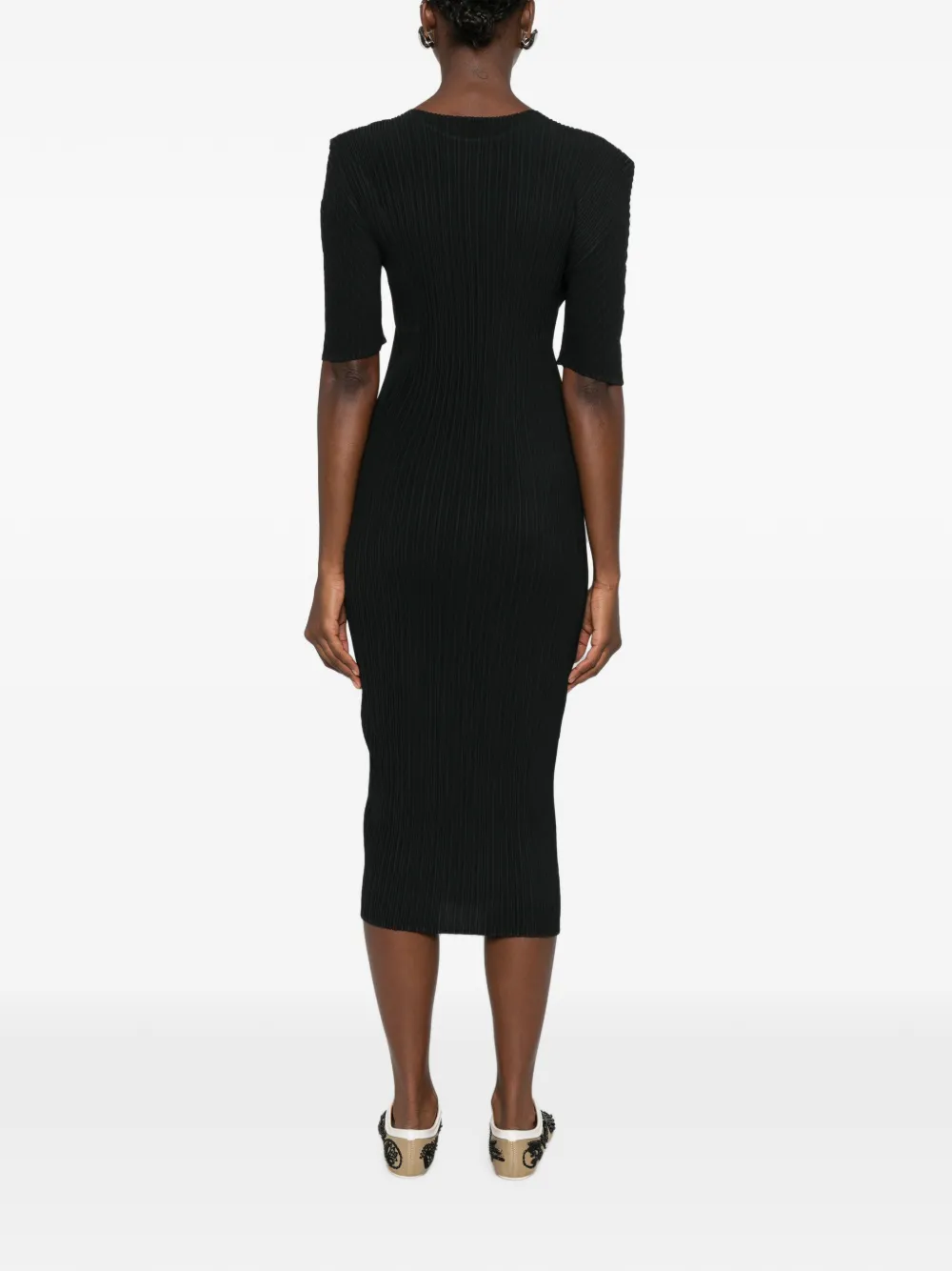 Issey Miyake Midi-jurk met box schouders en plooien Zwart