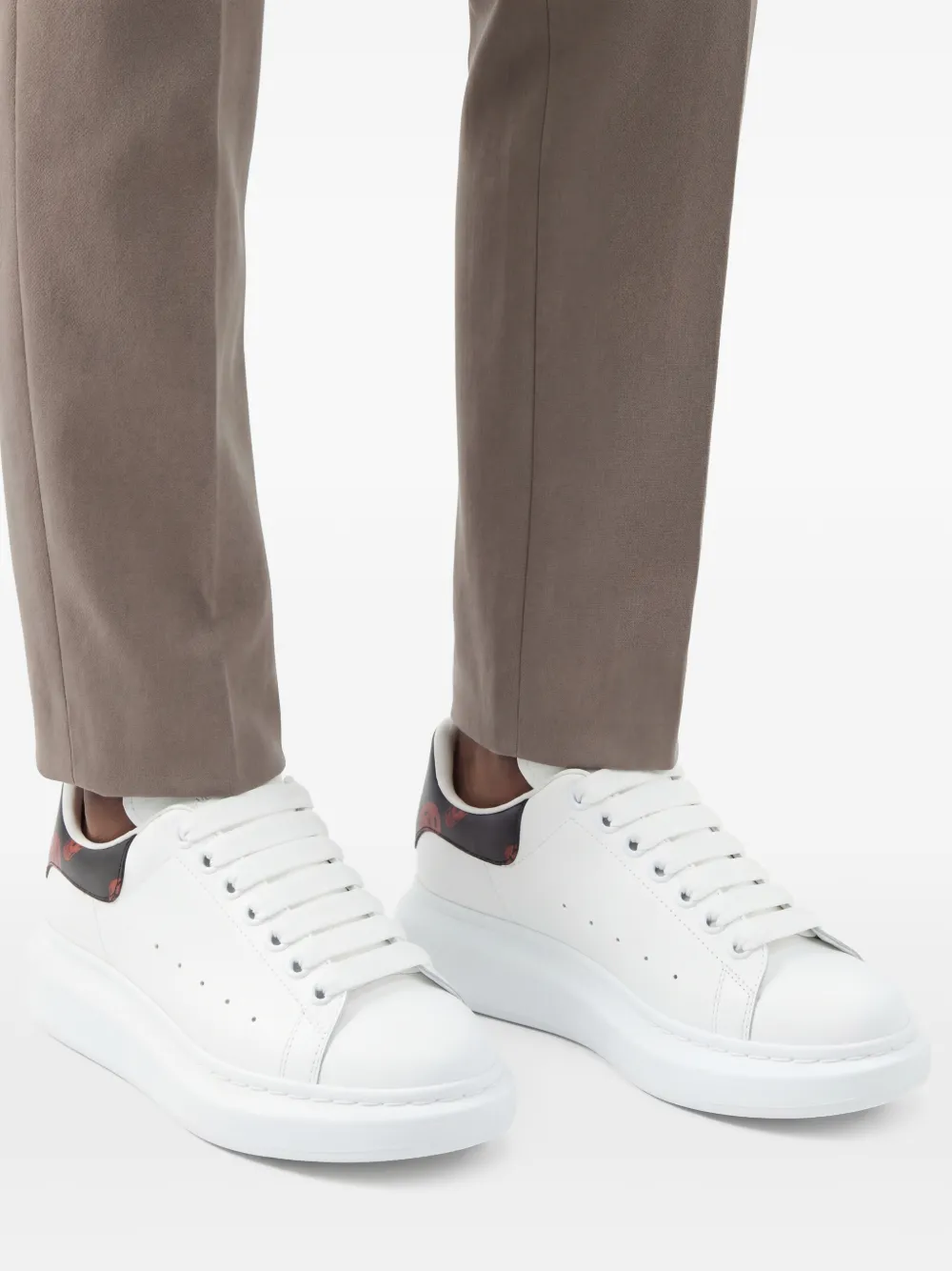 Alexander McQueen Oversized sneakers met doodskop Wit