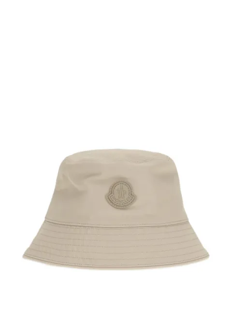 Moncler gorro de pescador con parche del logo