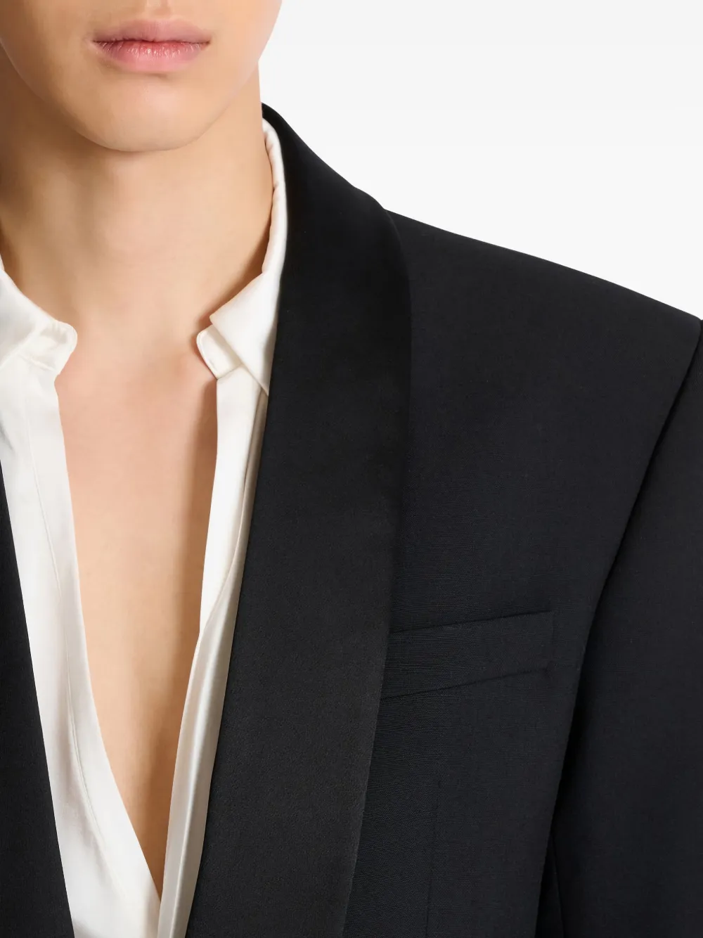single-breasted shawl-lapel blazer