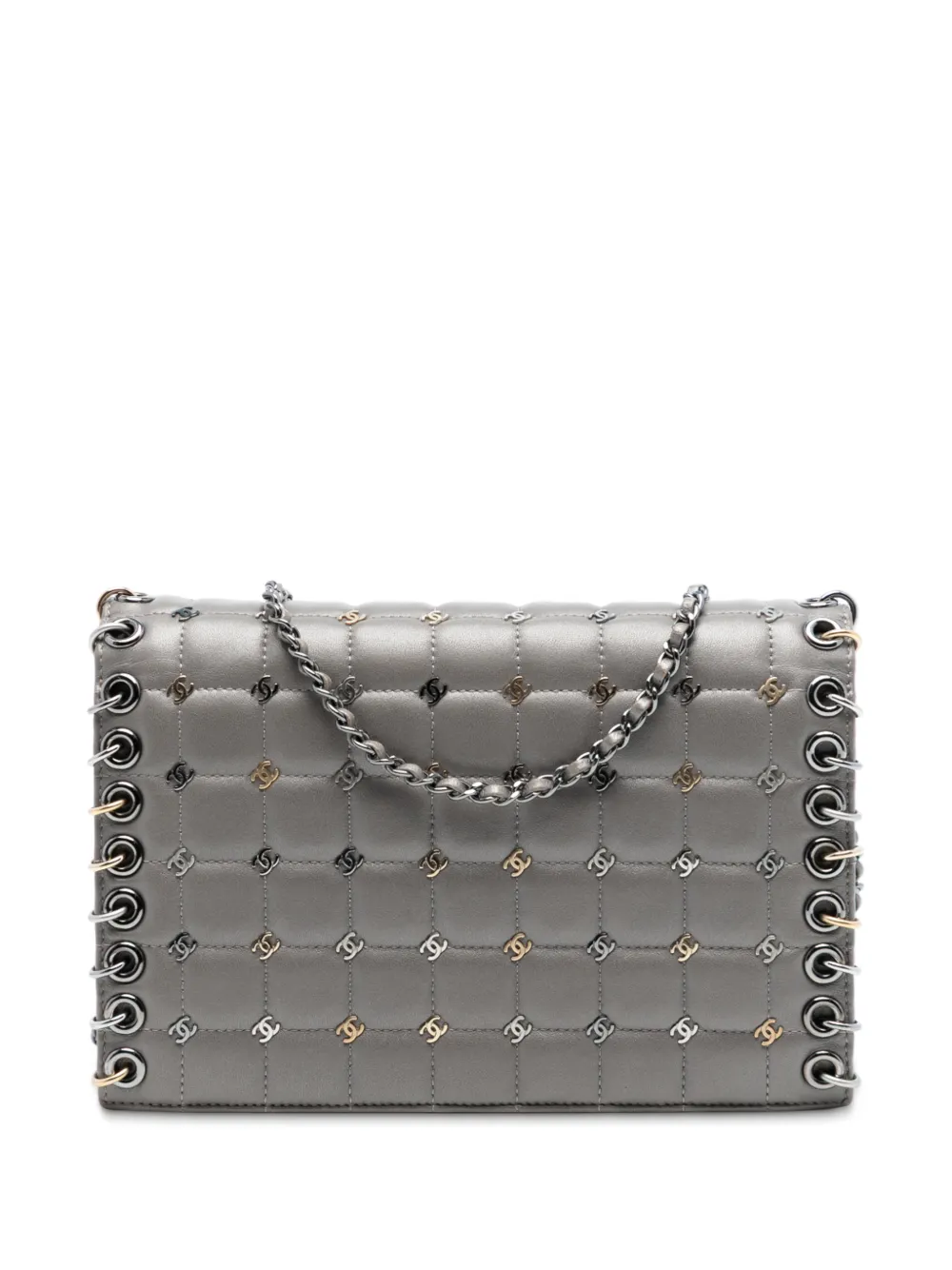 CHANEL Pre-Owned 2016-2017 Small Lambskin Chocolate Bar CC Piercing Studded Chain Flap crossbody bag - Grigio