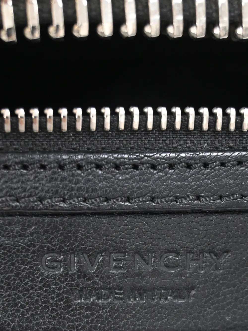 Small Antigona Leather Handbag