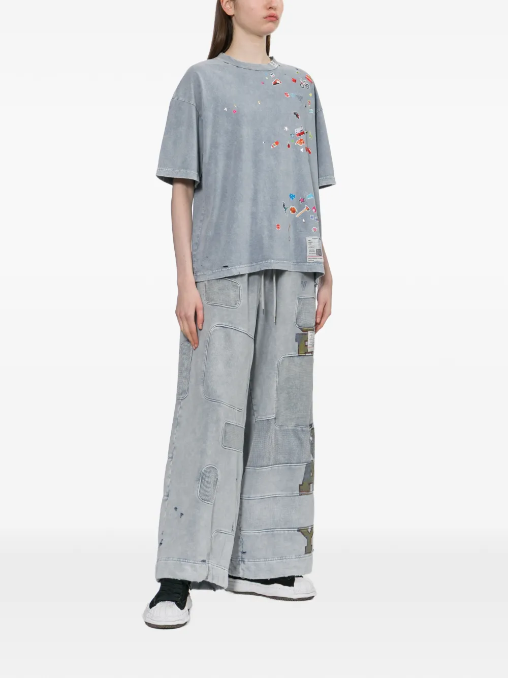  Maison Mihara Yasuhiro Kid Sticker-print Bleached T-shirt - Grey 