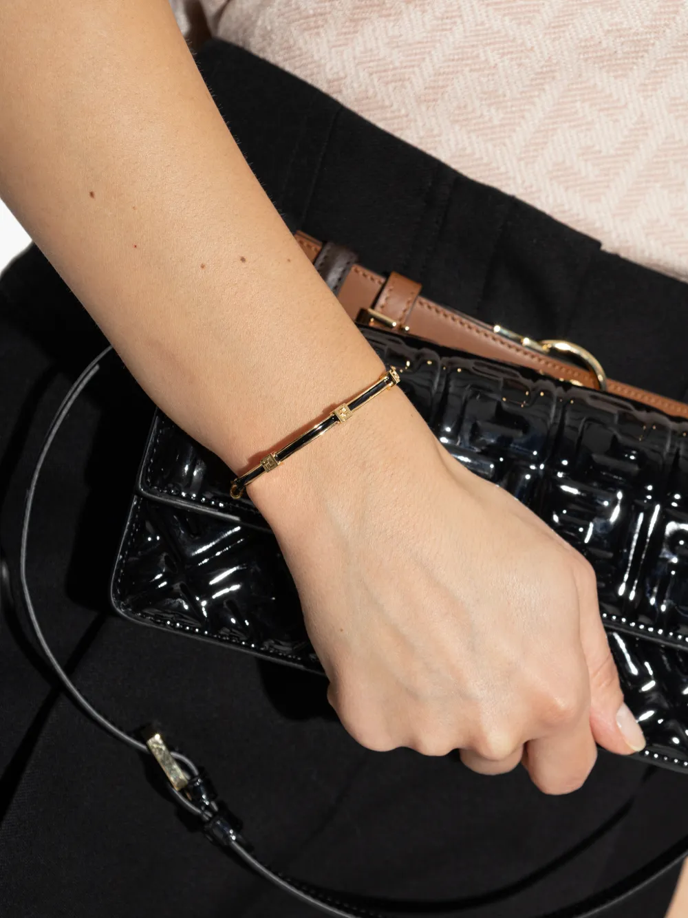  Fendi Logo Bangle Bracelet - Gold 