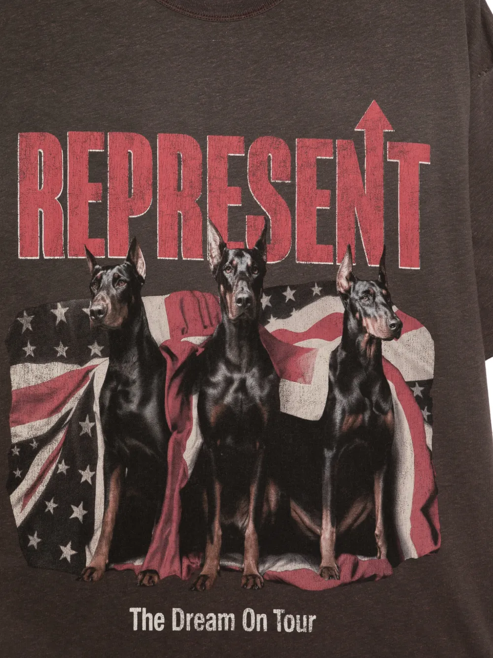 Represent Dream On Tour T-shirt met hondenprint Bruin