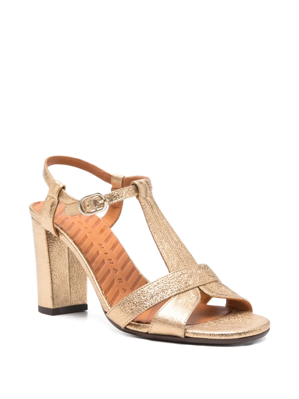 Chie Mihara Sandalen met T-bandje en gesp Goud