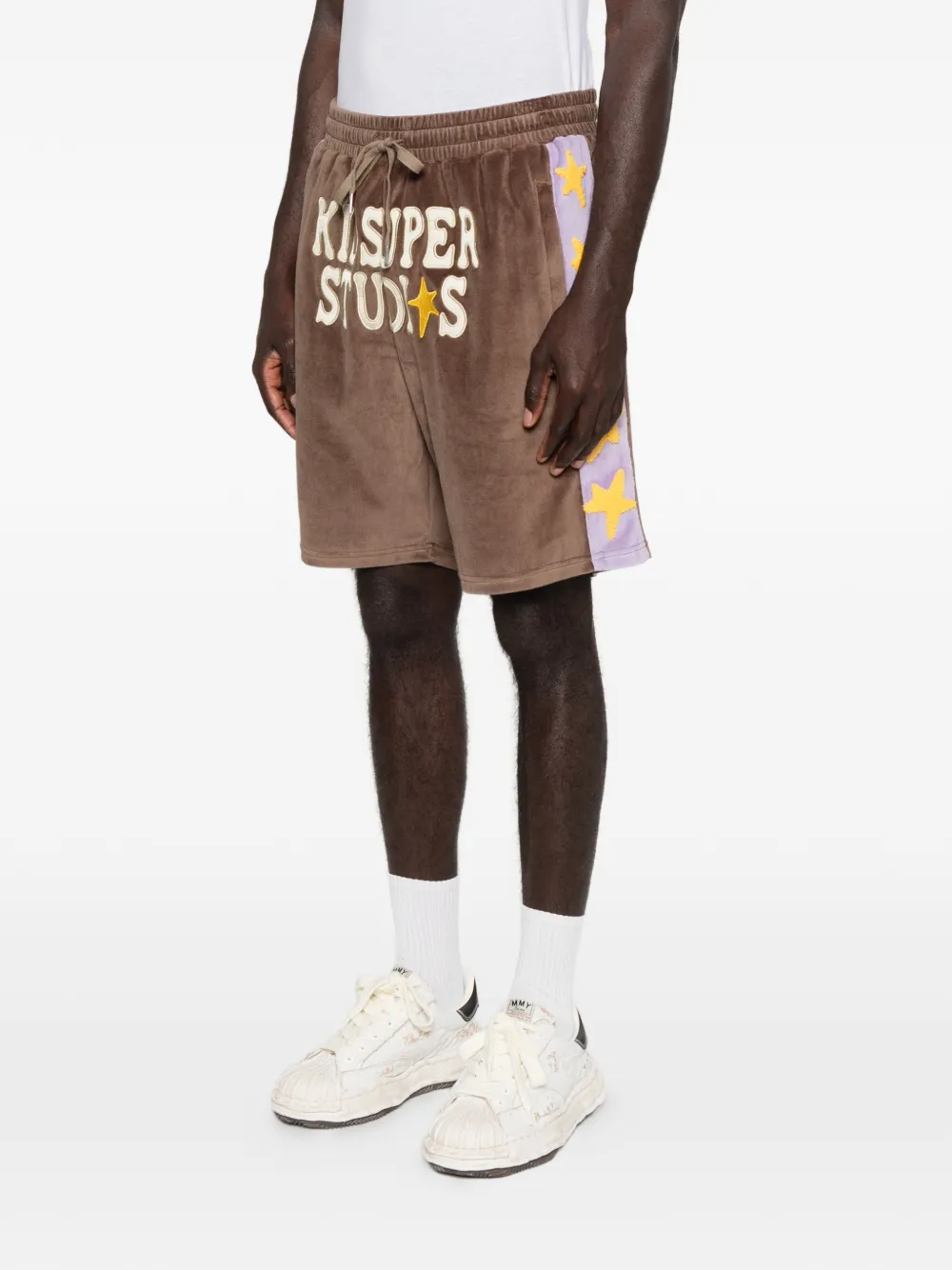 KidSuper Shorts met geborduurd logo en sterpatch Bruin