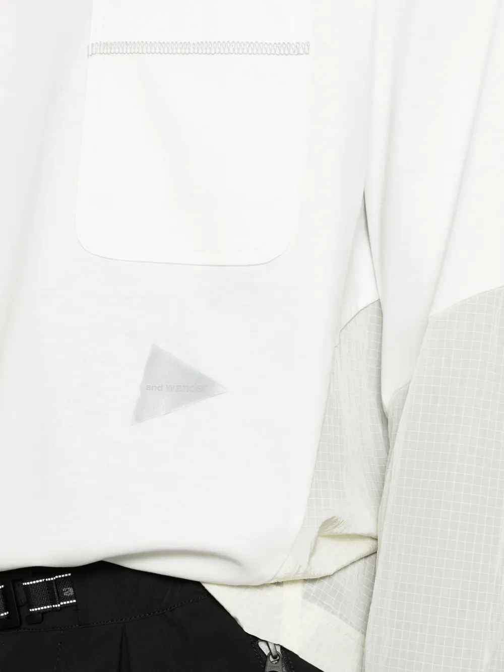and Wander T-shirt met lange mouwen en zak Wit