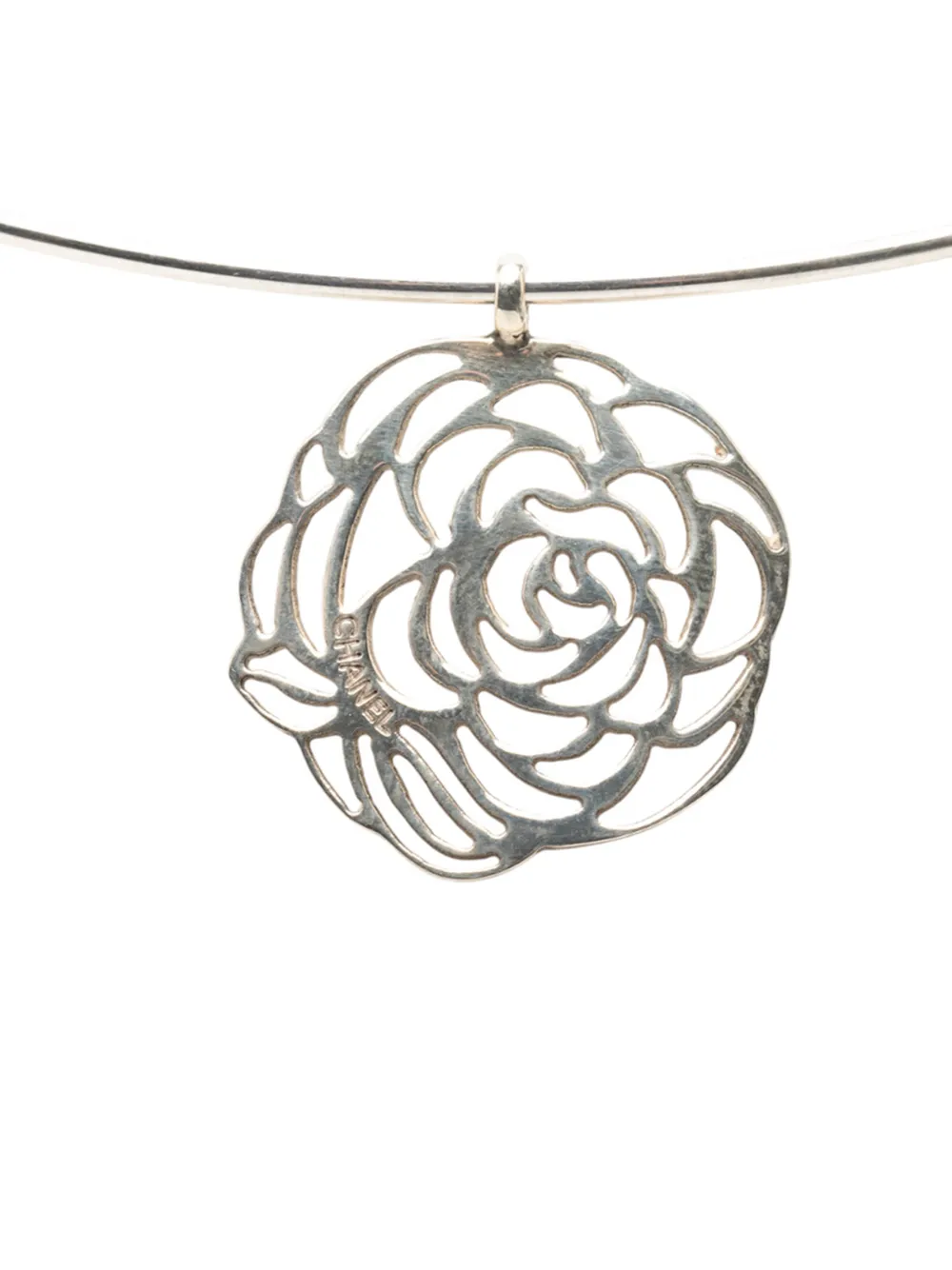 CHANEL Pre-Owned 2000-2020 Sterling Silver Camellia Cutout Pendant Choker necklace - Argento